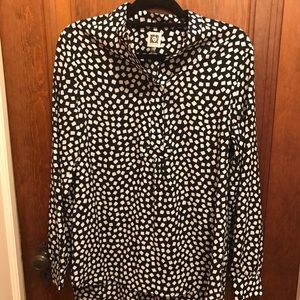 Black and white Anne Klein tunic top.